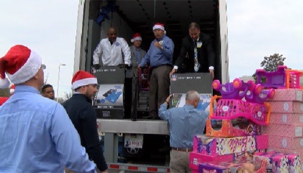 A Lil Christmas Cheer! Anonymous NC Man Calls Wal-Mart And Donates $30,000 Worth Of Toys To DSS.
