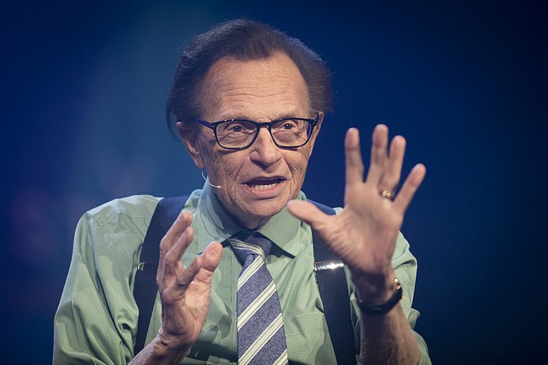 Larry King Suffers A Heart Attack After Going Into Cardiac Arrest