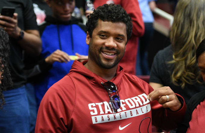 Russell Wilson Gifts His Seahawks Offensive Team $12,000 in Amazon Stock