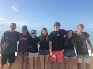 lindsay-family-bahamas-ugc-mo-20190627_hpEmbed_4x3_992