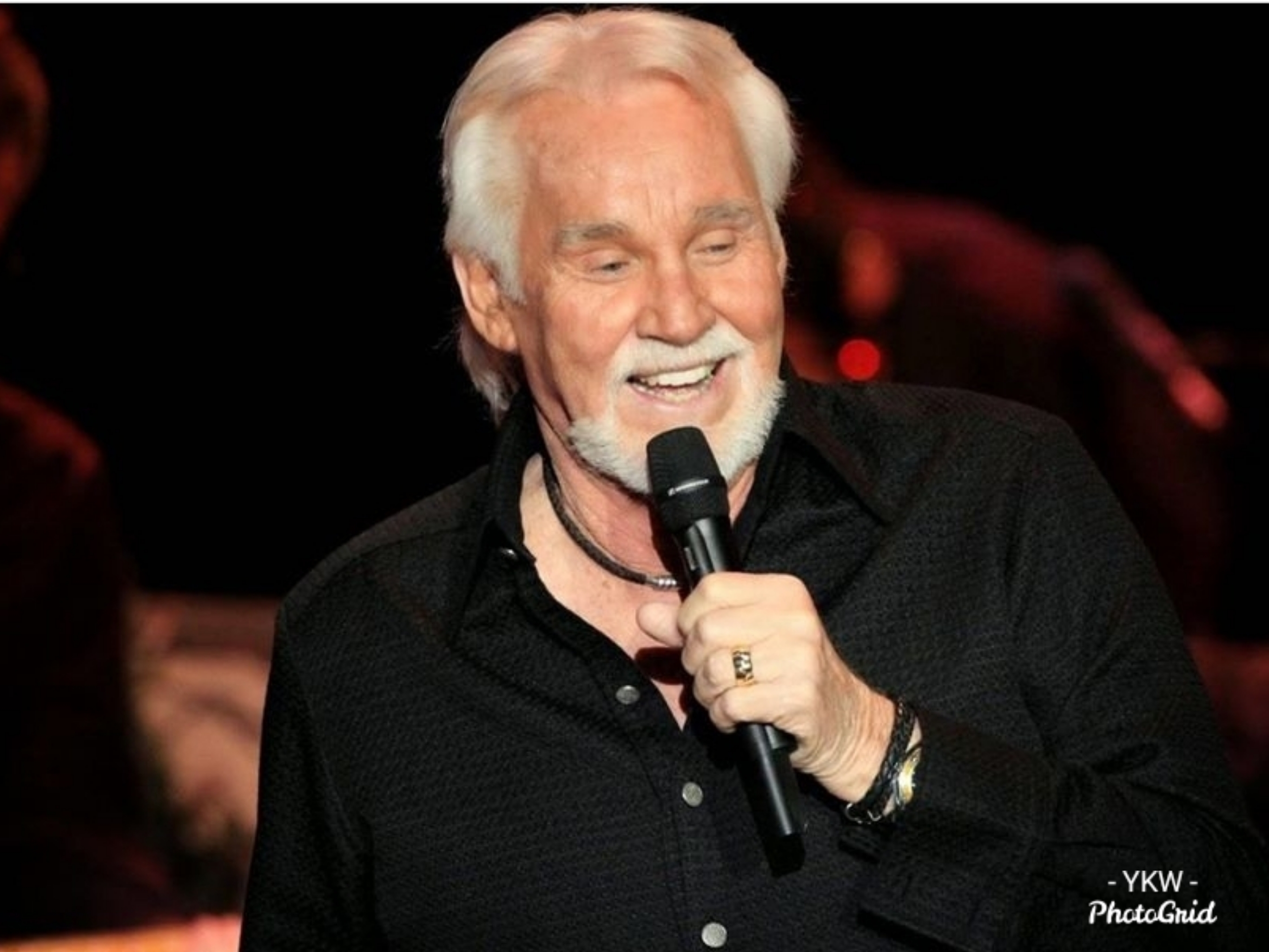 Kenny Rogers, Country Music Icon, Dies At 81