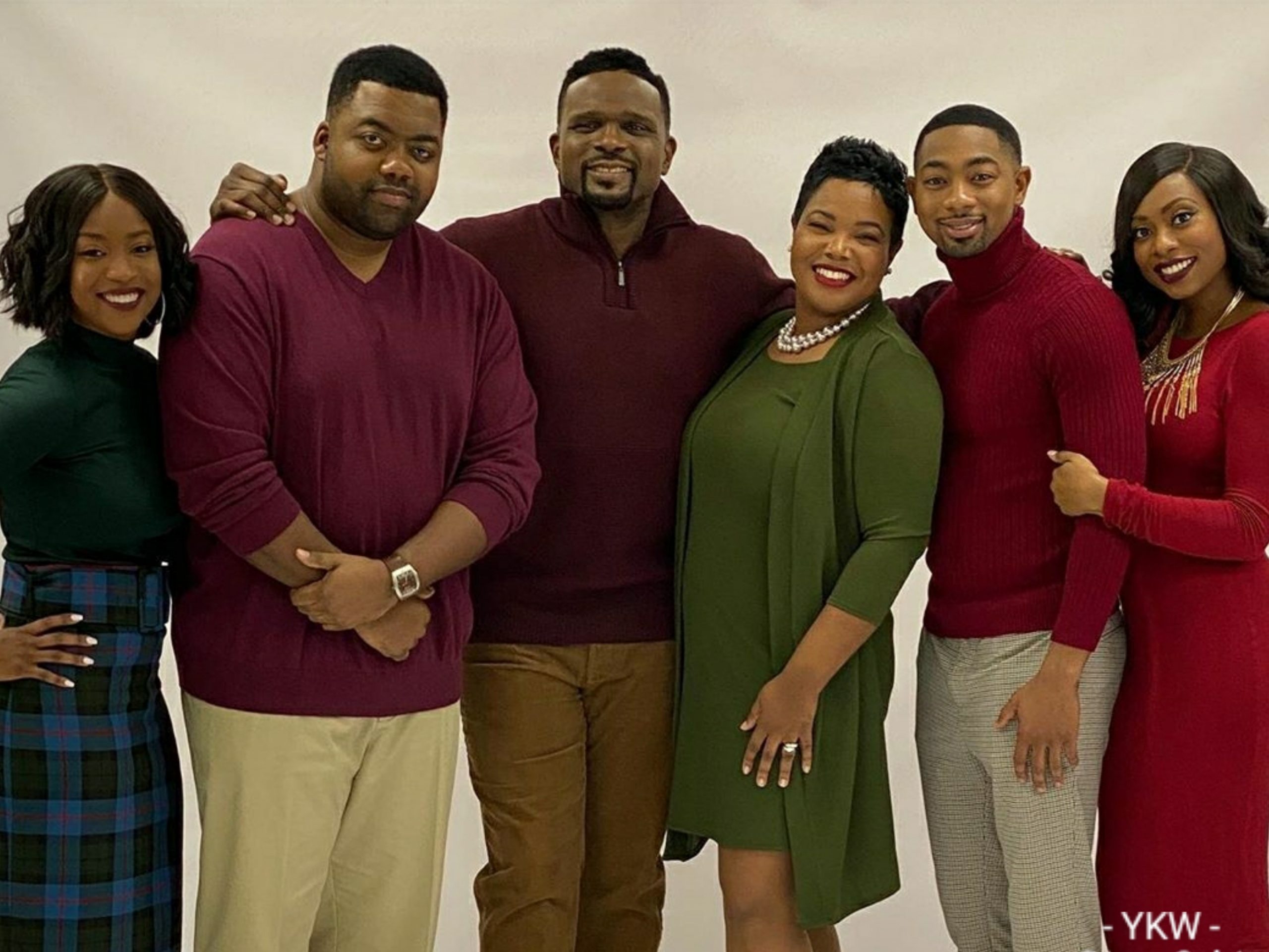 “Family Matters” Stars Reunite To Play Siblings Again In New Christmas Movie